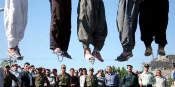 Pakistán aprueba colgar públicamente a violadores de niños