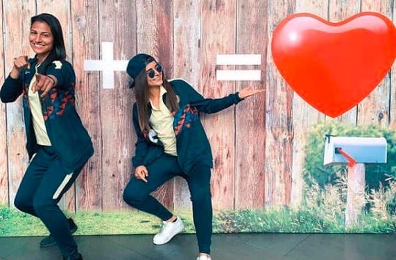 Futbolistas del América celebran su noviazgo