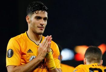 Raúl Jiménez, feliz en redes sociales