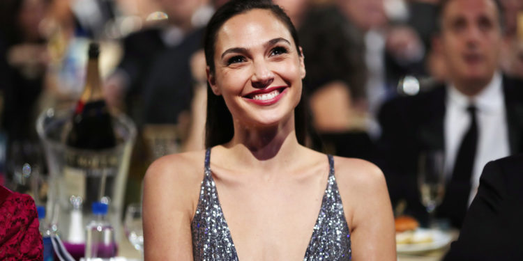 Gal Gadot hace cantar a todo el mundo con «Imagine» de Los Beatles