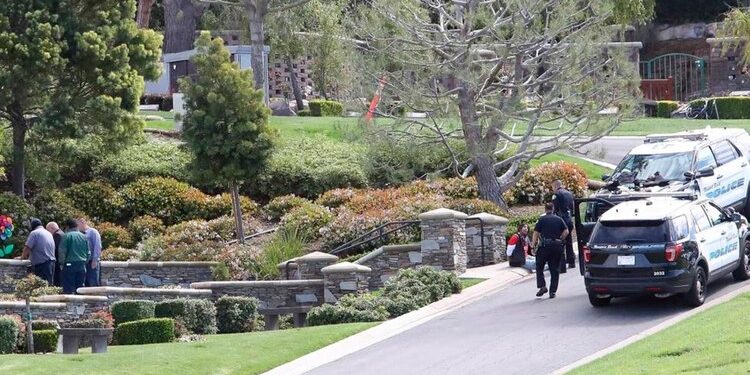 Arrestan a hombre por cavar en tumba de Kobe y Gianna Bryant