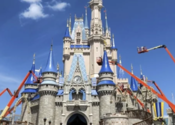 Disney cierra parque temático en California por Covid-19