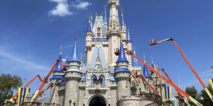 Disney cierra parque temático en California por Covid-19