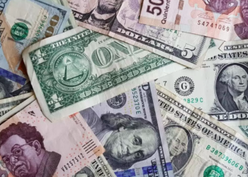 Dólar llega a 24 pesos por impacto económico y COVID-19