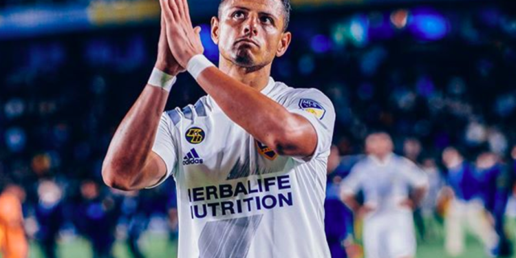 Galaxy subastará camiseta del Chicharito para combatir al Covid-19