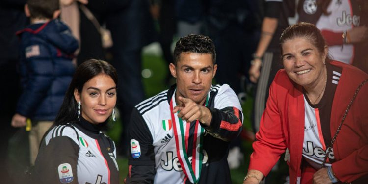 La madre de Cristiano Ronaldo es hospitalizada por derrame cerebral