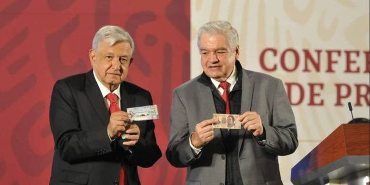 AMLO compra primer boleto de la rifa para el avión presidencial