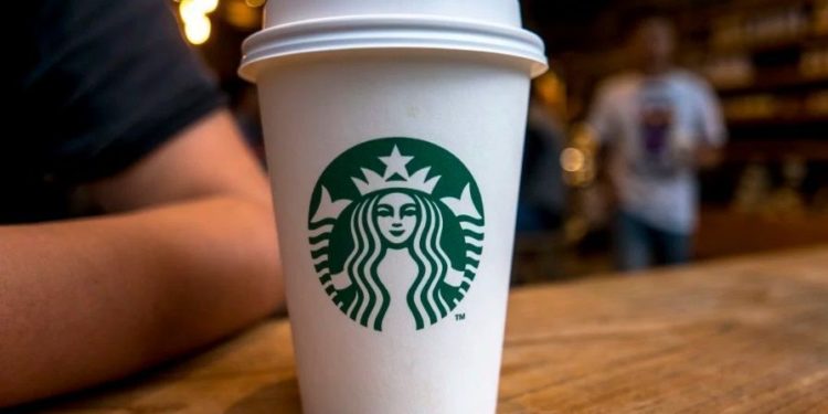 Compañía Alsea recorta inversión y personal en restaurantes de México