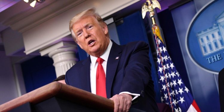 Trump cierra frontera con Canadá