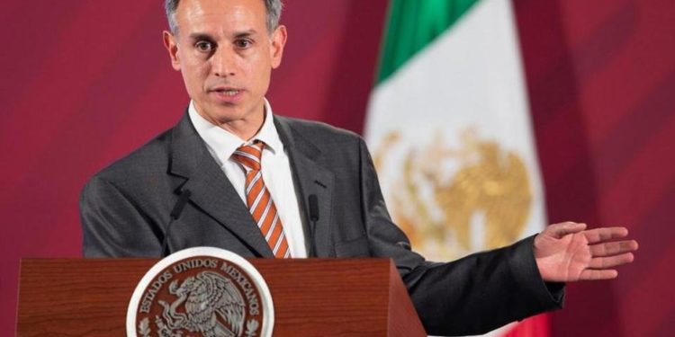 Piden renuncia de López-Gatell por declarar que AMLO «es fuerza moral y no de contagio»