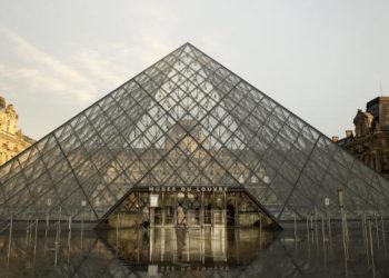 Disfruta del Louvre desde tu casa