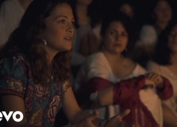 Natalia Lafourcade apoya lucha feminista con «La Malquerida»