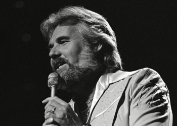 La leyenda del country y pop, Kenny Rogers, muere a los 81 años