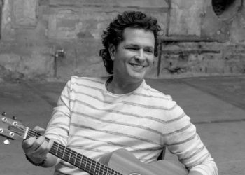 SIGUE EN VIVO el show con Carlos Vives  #NoTeVayasDeTuCasa