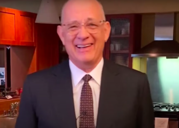 Reaparece Tom Hanks tras recuperarse de Covid-19, ¿en dónde y qué dijo?