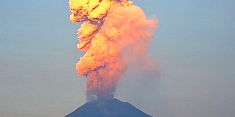 Popocatépetl registra 3 explosiones esta mañana