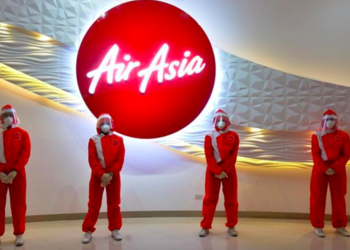AirAsia, aerolínea asiática presenta su nueva vestimenta ante el Covid-19