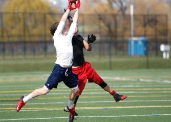 FIFA analiza amonestar a jugadores por escupir en la cancha