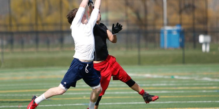 FIFA analiza amonestar a jugadores por escupir en la cancha