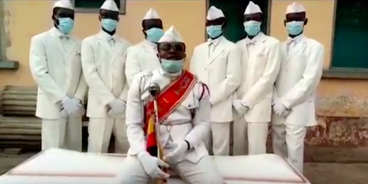 Líder de los «Dancing Pallbearers» de Ghana envía mensaje de agradecimiento al personal de salud