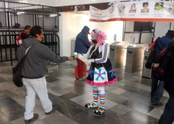 «Que no te cargue el payaso», metro de la CDMX lanza campaña para el uso de cubrebocas