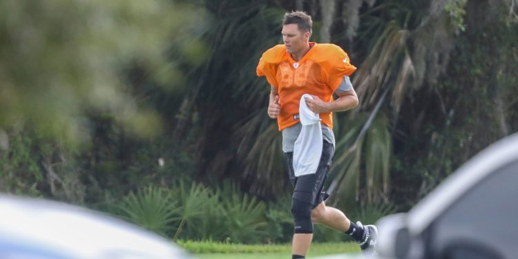 ¡Oficial! Tom Brady entrena por primera vez con los Buccaneers como mariscal