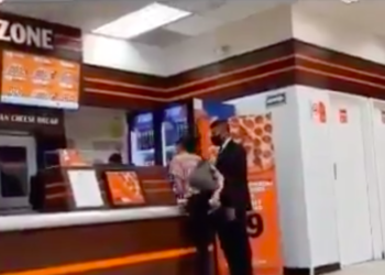 Surge Lady Pizza, mujer agrede a personal de restaurante que le pidieron usar cubrebocas