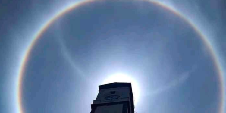 Halo solar aparece en el cielo tras sismo