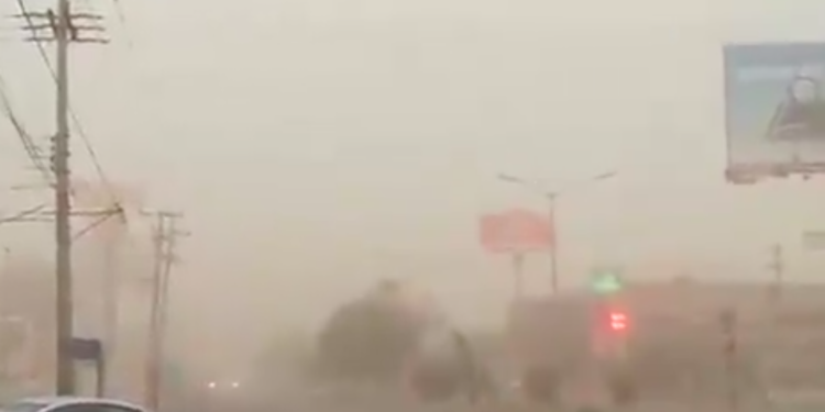 Tolvanera sorprende a Torreón; no se trata de polvo del Sahara aclara Conagua