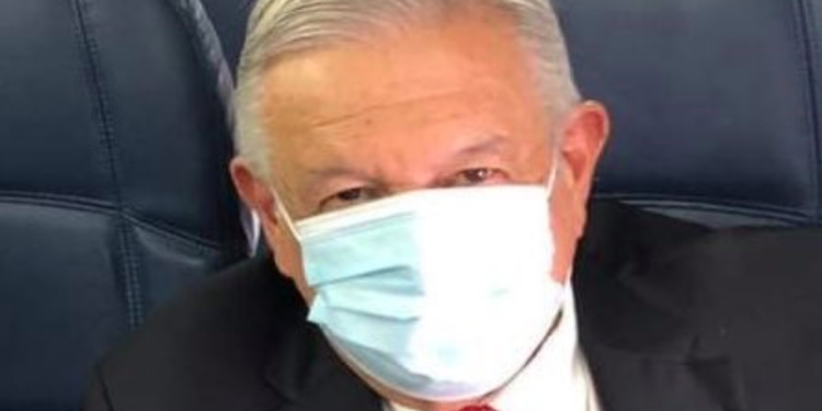 AMLO usa por primera vez cubrebocas; hoy inicia su gira en EEUU