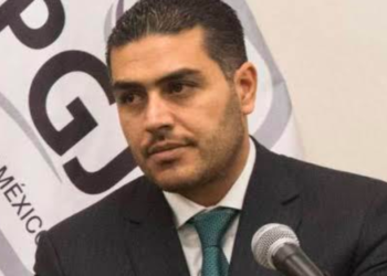 ¡Aunque usted no lo crea! Lanzan corrido a García Harfuch