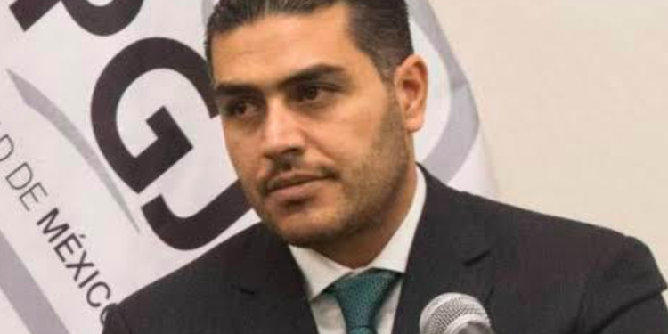 ¡Aunque usted no lo crea! Lanzan corrido a García Harfuch