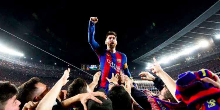 Barcelona despide a fotógrafo mexicano que retrató la icónica foto Messi