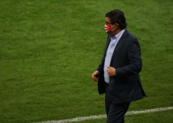 DT de las Chivas, Luis Fernando Tena da positivo a covid-19; ya hay reemplazo para el clásico nacional