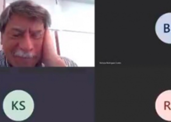 Profe queda triste por problemas en clase virtual; así lo salvaron sus alumnos