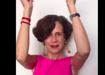 Denise Dresser promete “perrear” por una buena causa