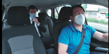 El diputado Mario Delgado se hace pasar por taxista para entrevistar pasajeros