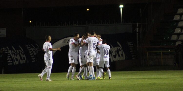 Coyotes salen victoriosos en la cancha y hasta en las redes contra Mineros