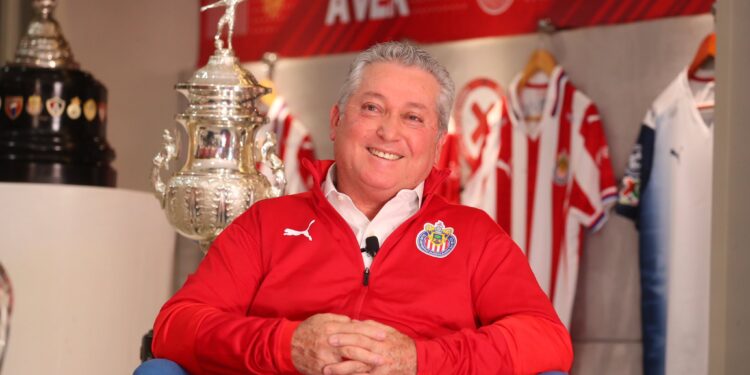 ¡Es oficial! Vucetich llega a las Chivas, será el nuevo Director Técnico