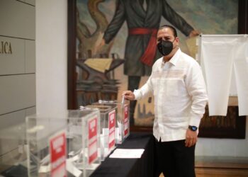 Eduardo Ramírez queda como presidente de mesa directiva del Senado