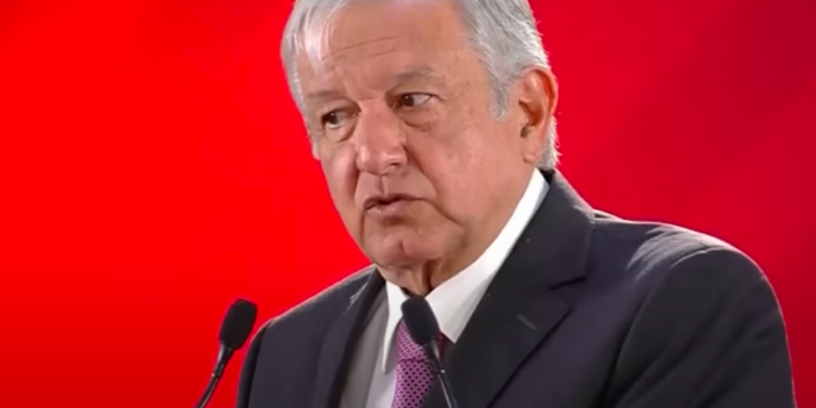 AMLO intenta «socavar» la libertad de expresión, señalan más de 600 intelectuales