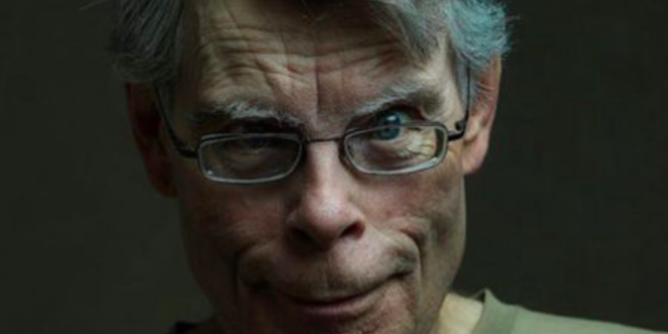 Felices y terroríficos 73 años a Stephen King; el maestro del misterio