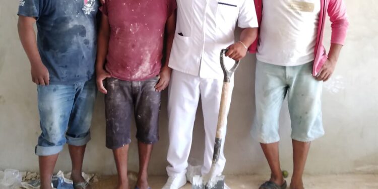 Logró terminar la carrera de enfermería y dejará de ser albañil