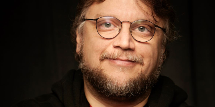Guillermo del Toro cumple 56 años y logra que Aerolíneas regalen viajes a mexicanos sobresalientes