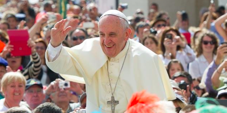 Papa Francisco declara su apoyo a la unión civil para parejas homosexuales