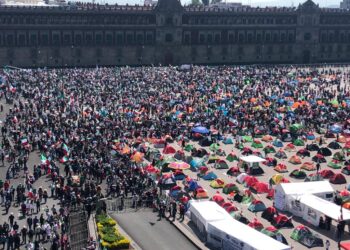 Así luce el plantón de FRENAAA en el Zócalo de la CDMX