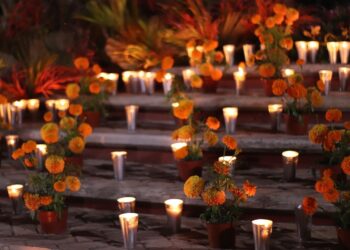 Este es el significado de los elementos de una ofrenda de Día de Muertos