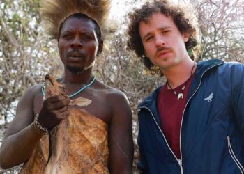 Luisito Comunica salió de cacería con una tribu africana; esto pasó