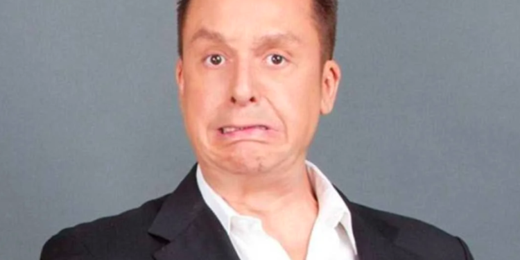 «Muerte» de Daniel Bisogno es ‘fake news’, usuarios hacen tendencia a conductor de Ventaneando