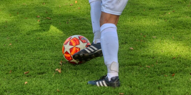 El fútbol femenino sigue creciendo pese a un año de dificultades; señala la FIFA